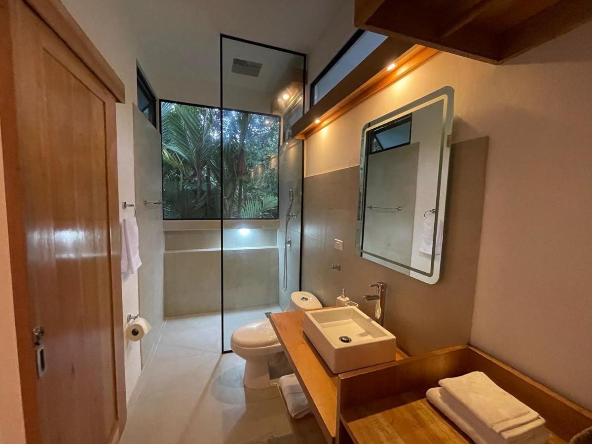 Caribbean Irie - Charming, Luxurious Bungalow In Nature With Ac & Fiber Optic Wifi Puerto Viejo de Talamanca Bagian luar foto
